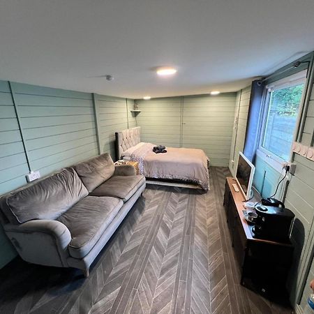 Cozy Cabin Independent Ensuite Guildford Esterno foto