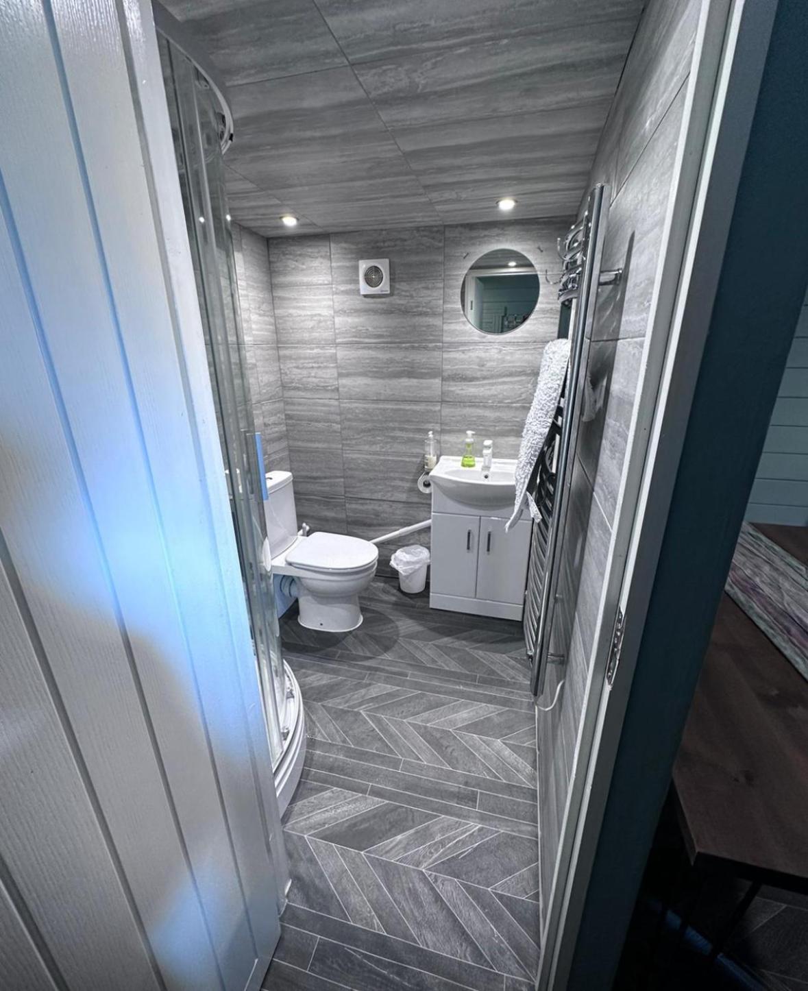 Cozy Cabin Independent Ensuite Guildford Esterno foto